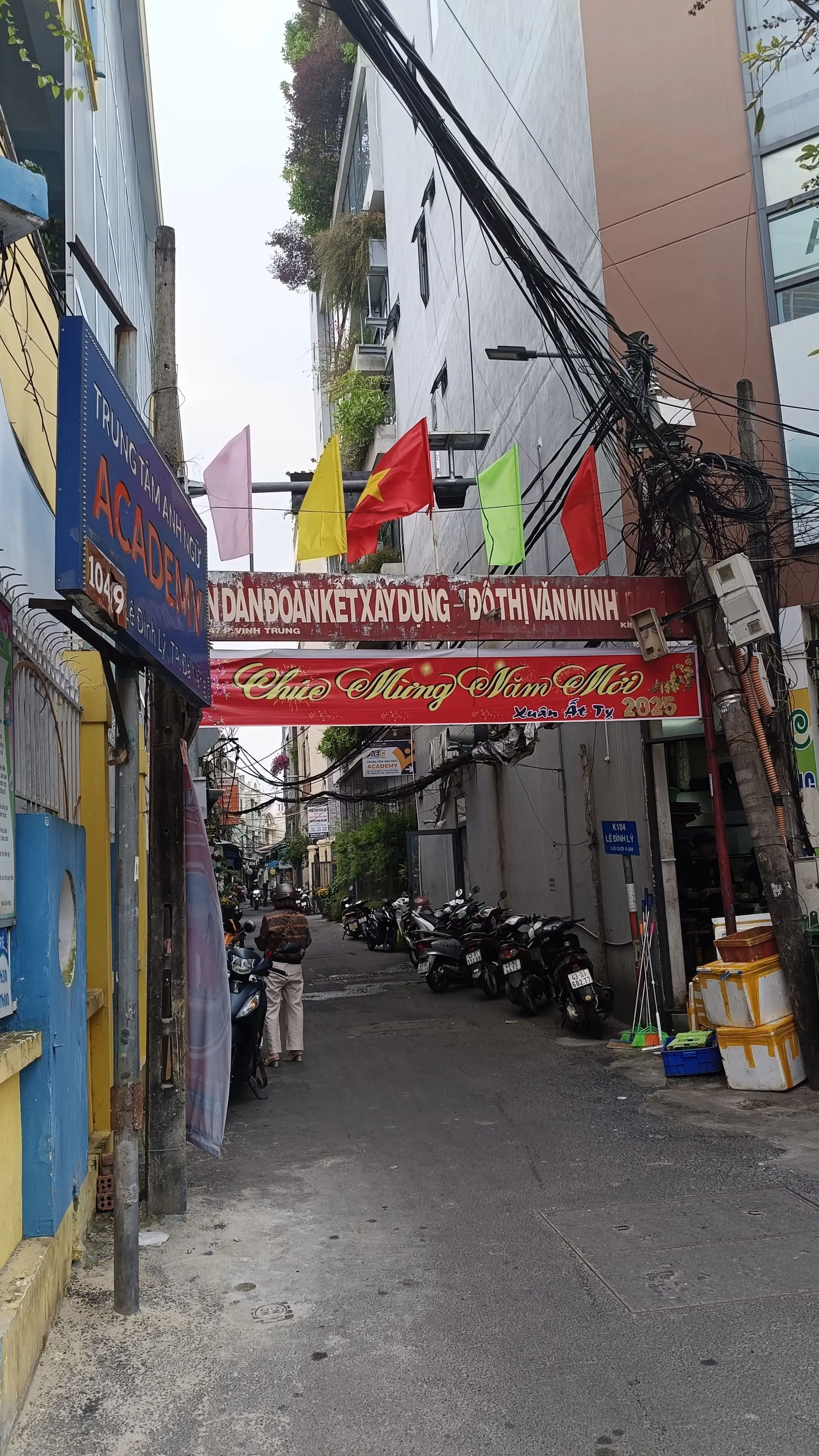 Sụp hầm nhà 3 tầng mới xây thiết kế hiện đạicách sân bay 500 đường Lê Đình Lý TT Hải Châu Đà Nẵng