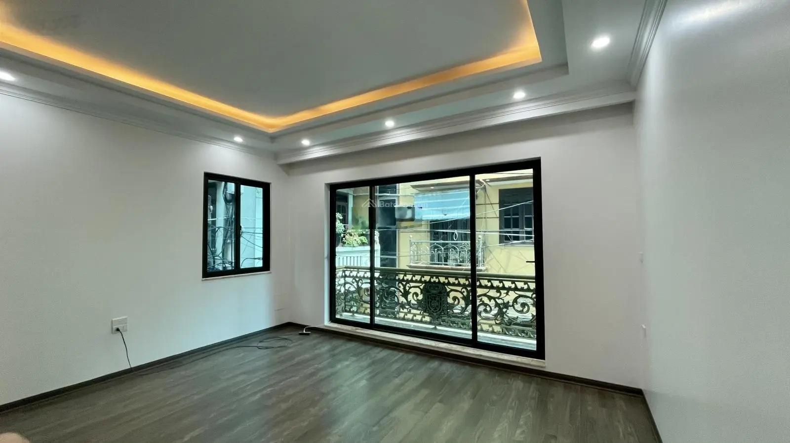 Nhà mới 40m2 x6T thang máy 2 mặt thoáng trước sau nội thất hiện đại, Đội Cấn, Ba Đình nhỉnh 9 tỷ