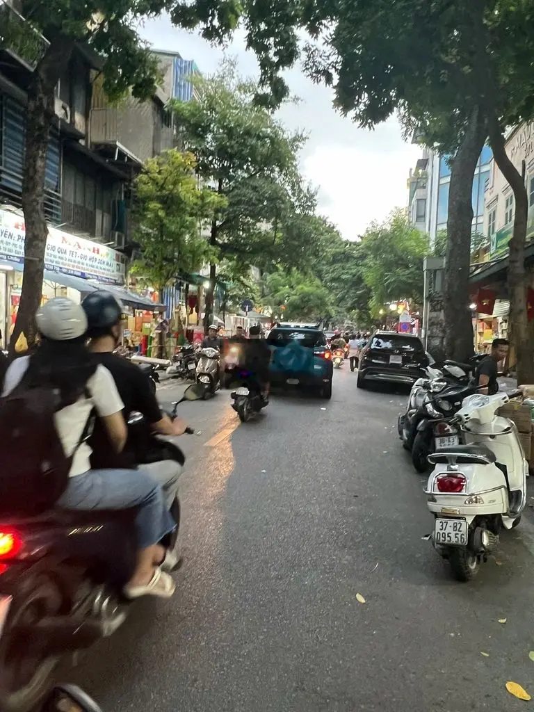 Bán nhà mặt phố Hàng Chiếu 160m2, nhà cấp 4, sổ đỏ vuông đẹp, 60 tỷ