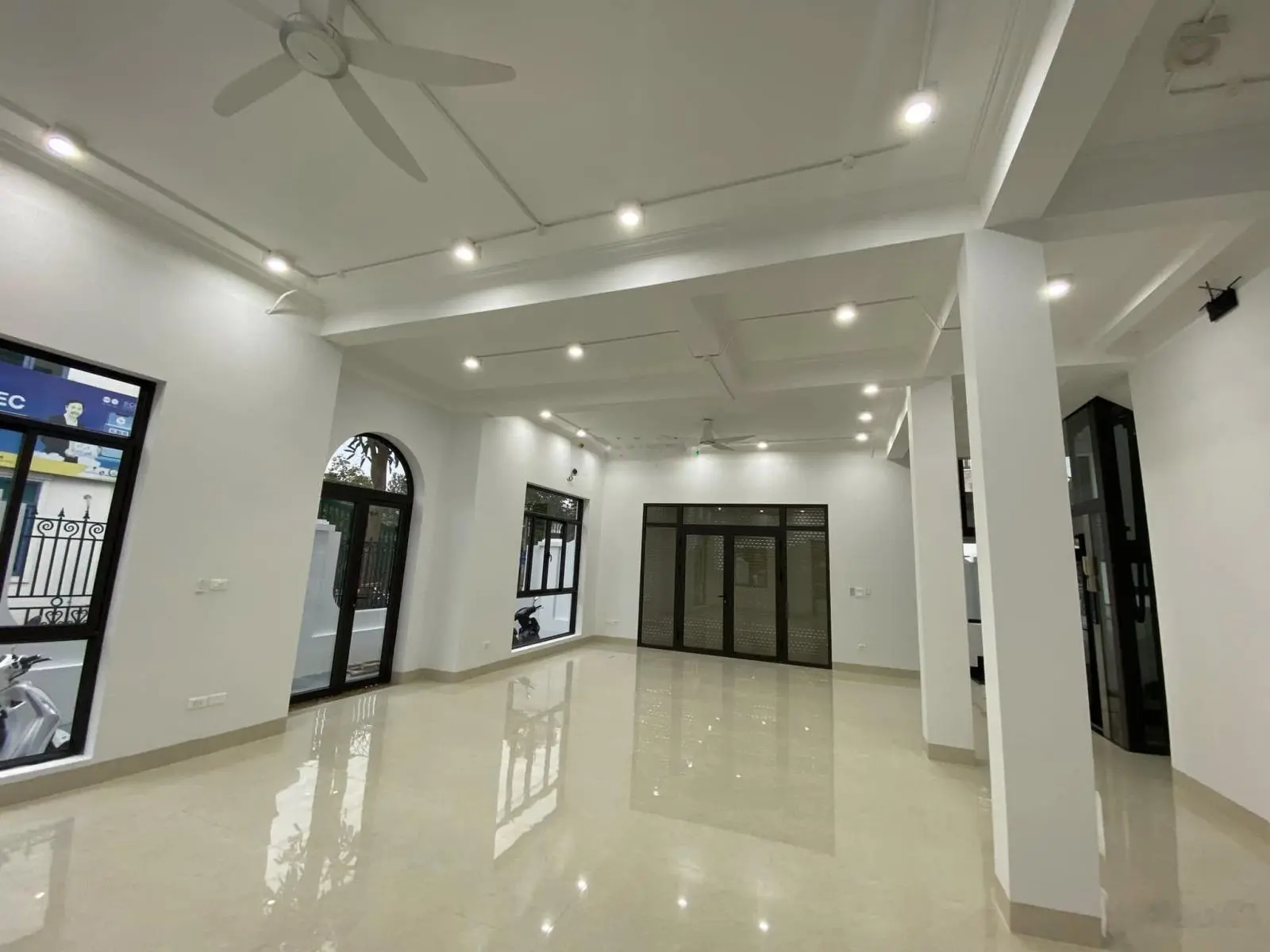 Bán biệt thự góc ngã 4 phố Sa Đôi - Đại Mỗ, 210m2 x 43m MT. Đắng cấp nhất phố. Hiếm nhà bán
