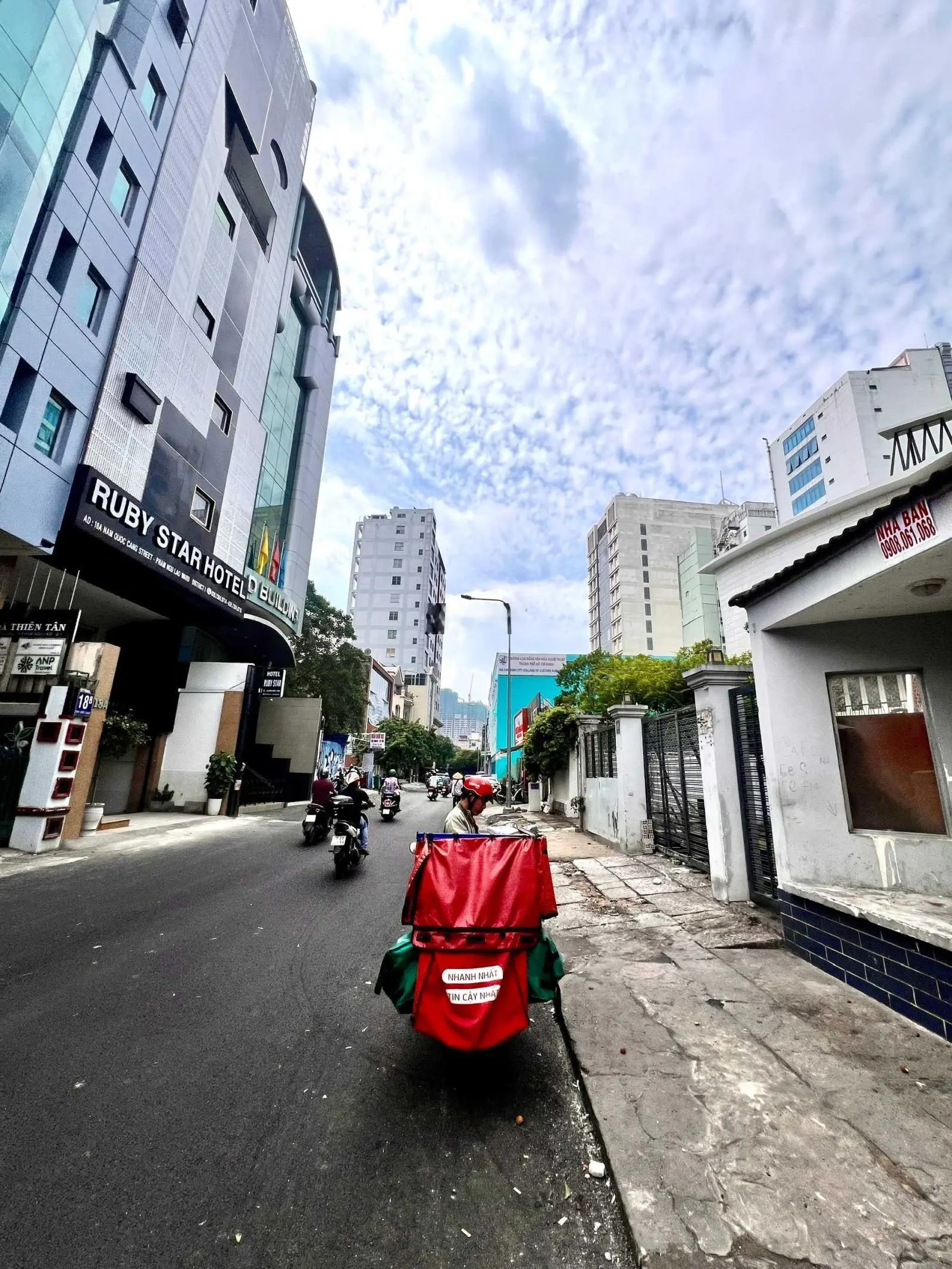 Bán nhà mặt tiền đường Nam Quốc Cang, Phạm Ngũ Lão, Q.1 (DT: 5,5x24m, hậu 5,8m) giá 65 tỷ TL
