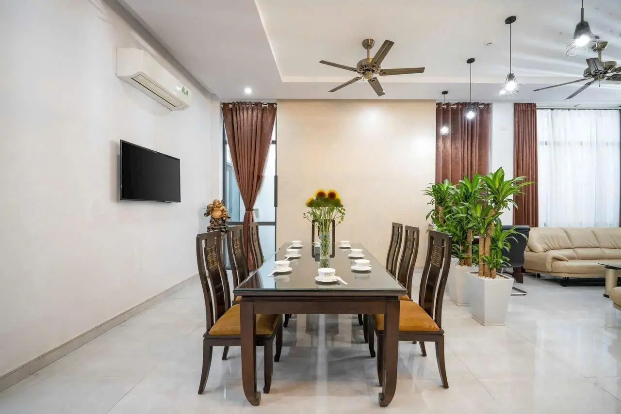 Bán nhà Villa đường Lê Văn Miến, sát biển Nguyễn Tất Thành