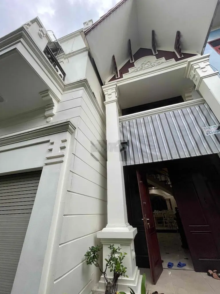 Nhà 3 tầng