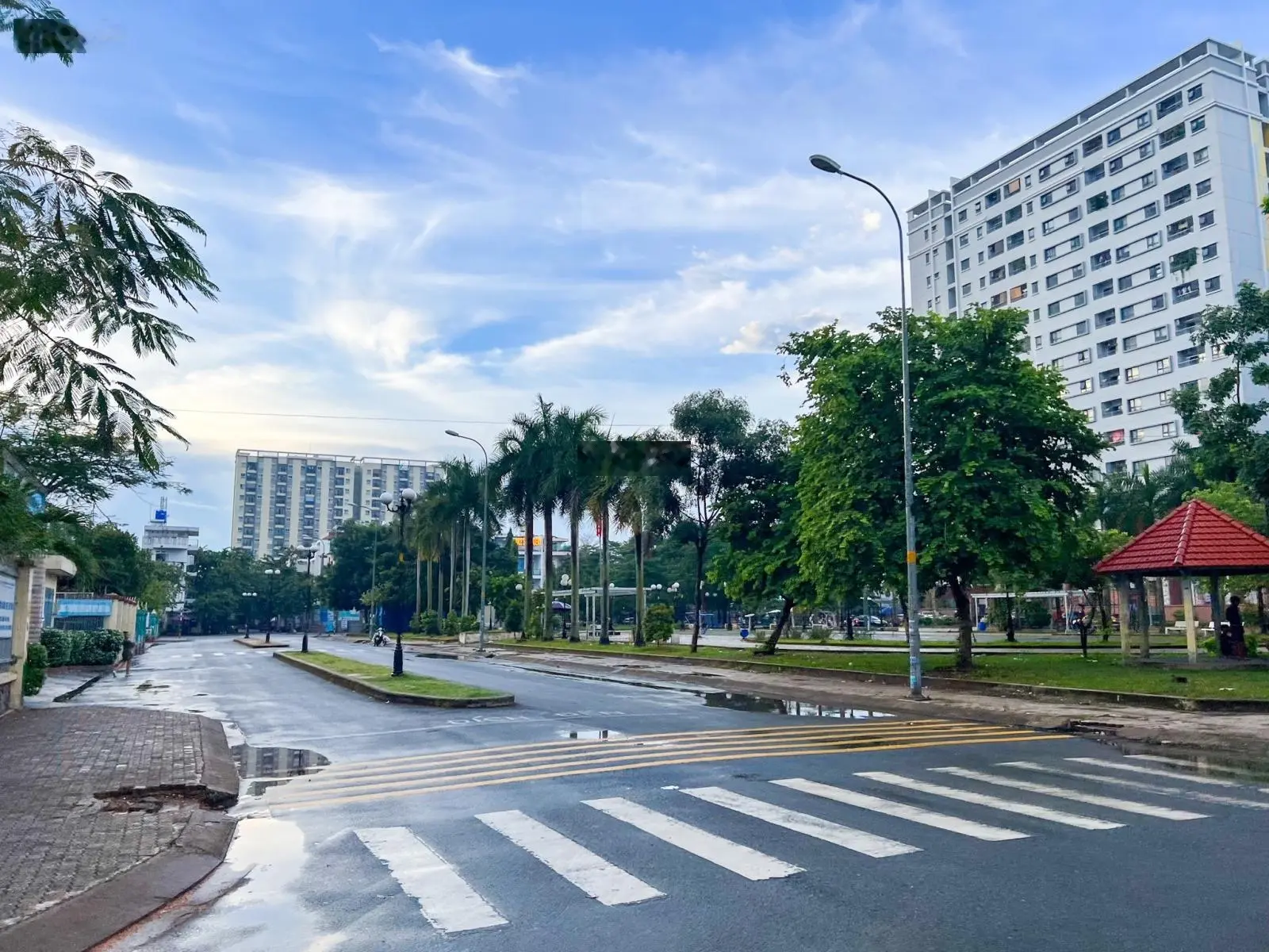 Bán lô đất 110m2 (8x13,5m) FULL thổ cư - đường nhựa 6m - sau lưng chợ đầu mối Thủ Đức