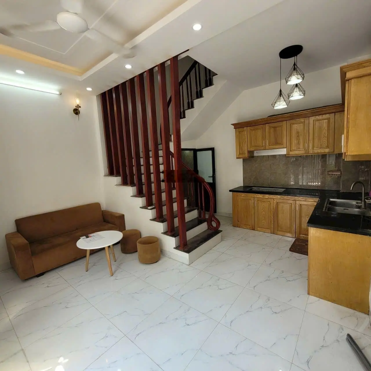 Cc bán nhà tổ 14 Yên Nghĩa Dt 30m2, 4 tầng full nội thất căn góc ngõ thông ô tô quay đầu giá 3tỷ75
