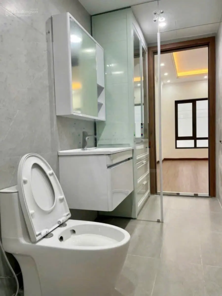 Bán nhà phố Bồ Đề, Long Biên , 7 tầng,thang máy, lô góc 2 thoáng, ô tô 7 chỗ vào nhà