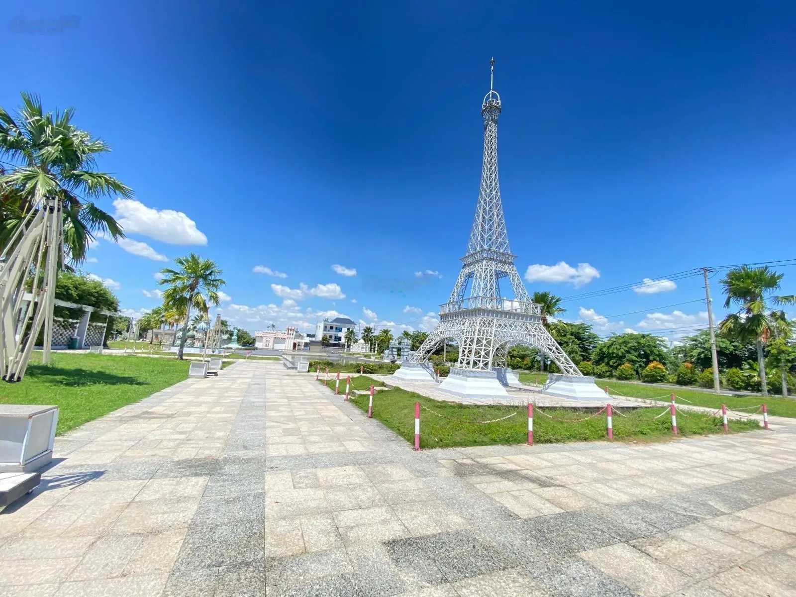 Bán đất Cát Tường Phú Sinh ngay công viên 7 Kỳ Quan Thế Giới DT: 5x19=95m2 SHR, vị trí siêu VIP ạ