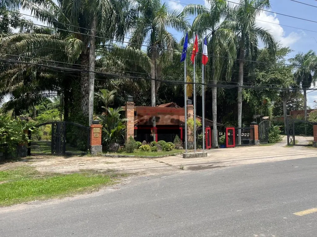 Bán lô đất MT Nguyễn Thị Náo, ngay Resort Thôn Kinh Đông, full thổ cư