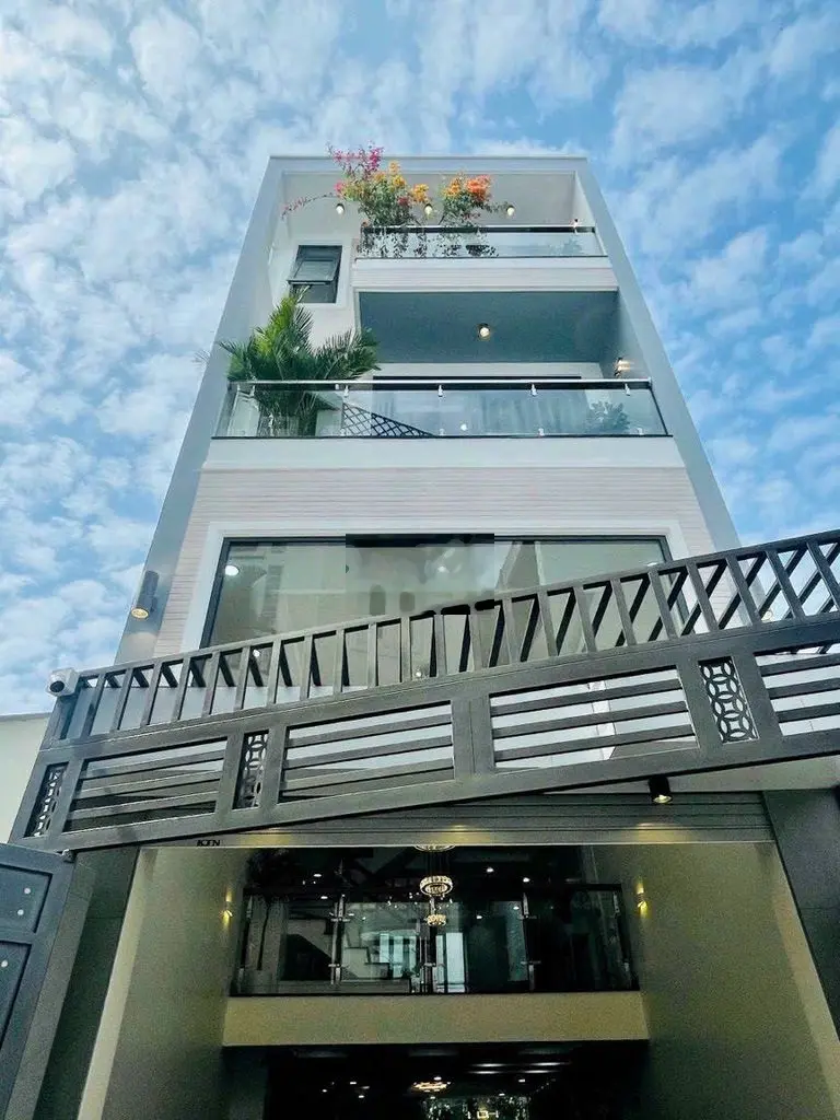 Bán nhà 48m2 đường Phạm Viết Chánh quận 1. Giá 2tỷ550 triệu. Sổ sẵn