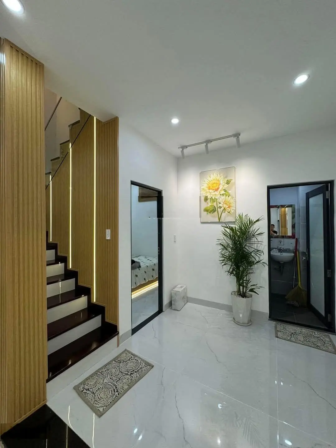 Bán gấp nhà đẹp gần chợ Bình Chánh, 1,54tỷ/70m2, 1 trệt 1 lầu, sổ sách đầy đủ