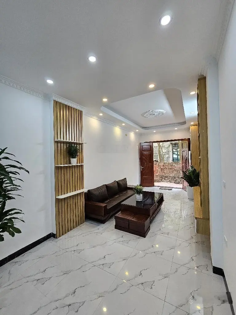 Phố Trạm 43m2 x 4 tầng x 6.68 tỷ siêu phẩm full nội thất đẹp - ô chờ thang máy nhà mới