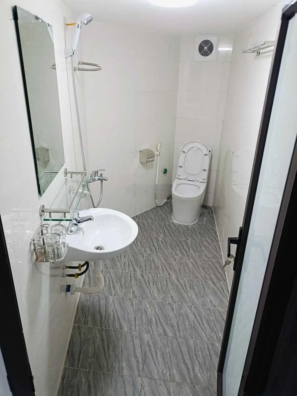 CC bán 2,5 tầng đường Vĩnh Mạc giá: 1.43 tỷ (3 ngủ, 3 wc, sân phơi, ban công đầy đủ)
