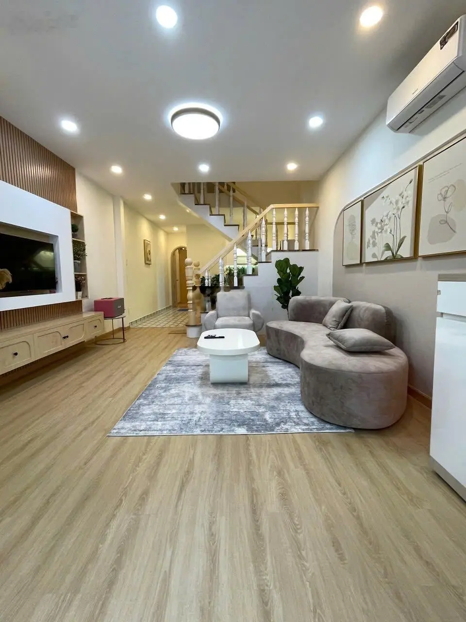 Nhà chính chủ Quận 10 CẦN BÁN GẤP - Hẻm xe ô tô thông, Chủ thiện chí bán