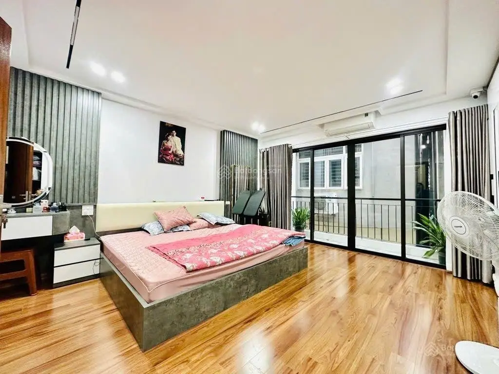 Bán nhà phố cổ ngọc lâm - phân lô thoáng trước sau - ngõ thông - nội thất sang - thang máy xịn s