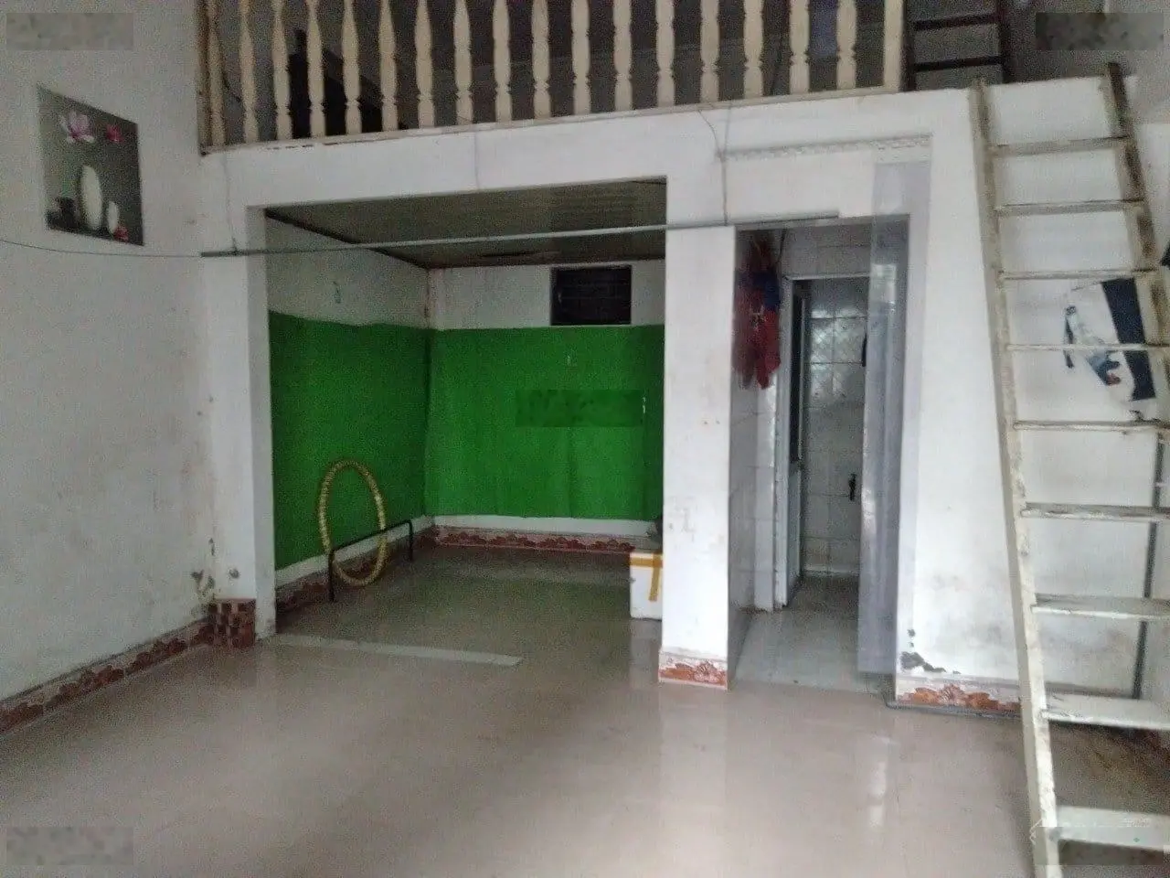Cần bán gấp nhà phố Hoàng Tăng Bí 32m2, lô góc, 2T, ô tô vào nhà, 1 nhà ra phố,