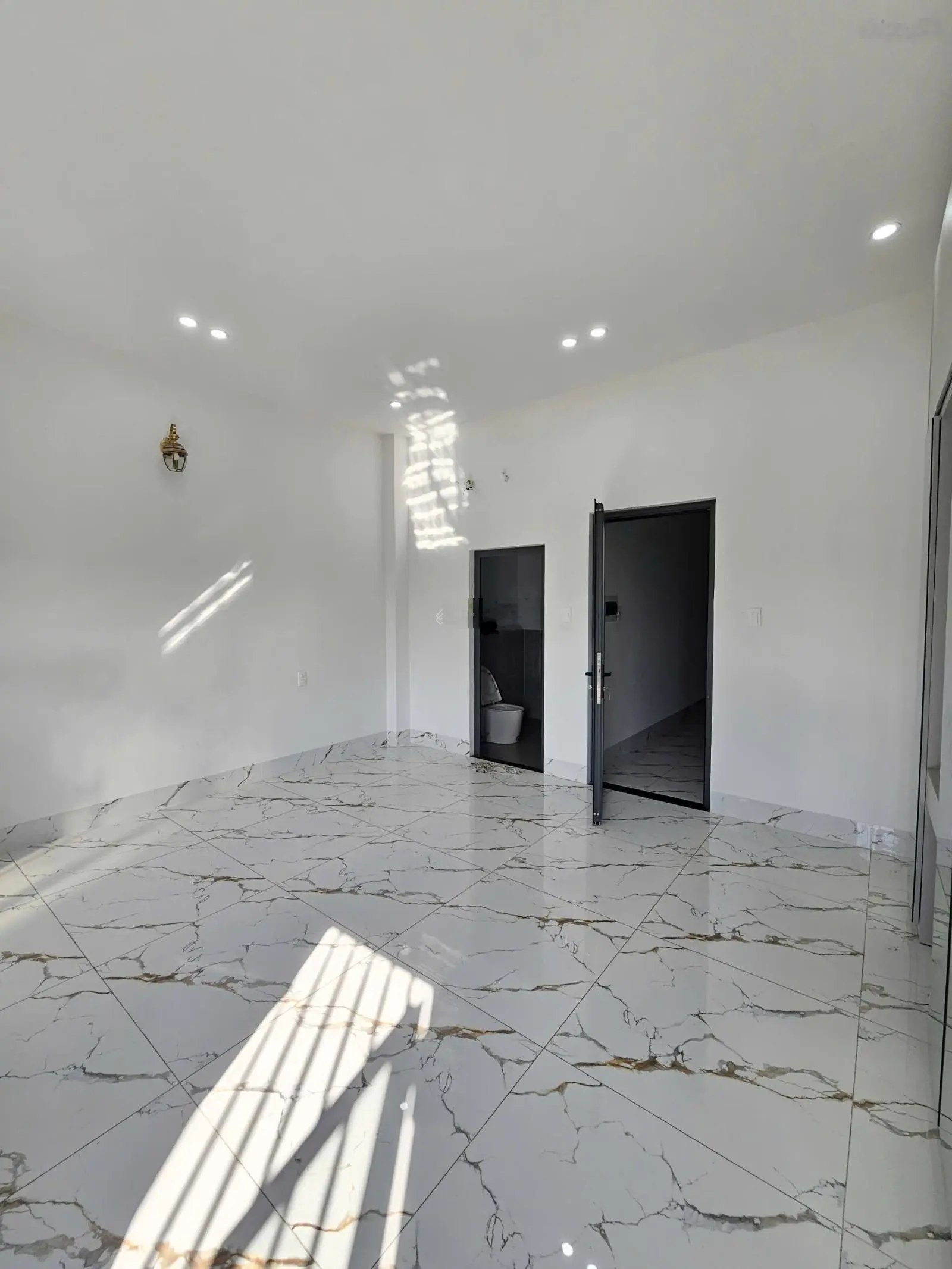Nhà rẻ: 4tỷ050, 85m2 ngang 5m Nhà 1 Trệt 2 Lầu KDC cạnh vòng Xoay An Phú, Thuận An