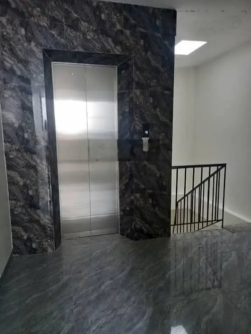 Thang máy, phân lô mặt phố, kinh doanh cực vượng