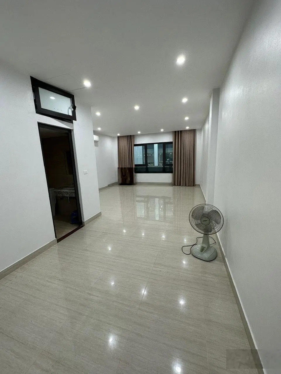 Siêu phẩm trung tâm cầu giấy - 7 tầng - thang máy - gara ô tô 8 tầng x mt5 m giá 25 tỉ