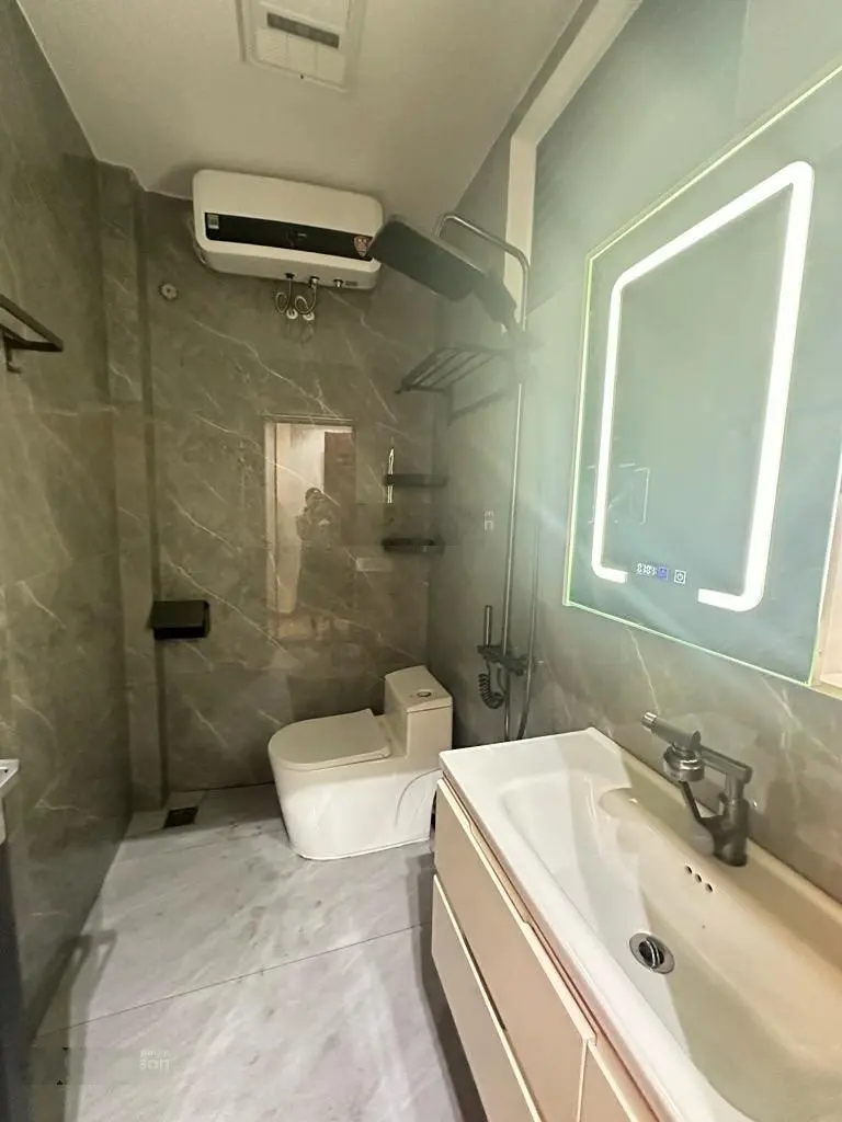 Bán nhà ngọc lâm 8 tầng ngõ rộng 10m, thang máy, nội thất cao cấp 10.9 tỷ