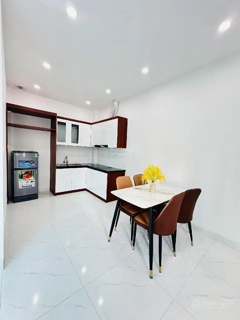 Bán nhà phố Bạch Mai - ô tô cách 20m - trước nhà rộng 4m - 3PN full đồ. Giá: 5,9 tỷ. LH: 0779 548 ***