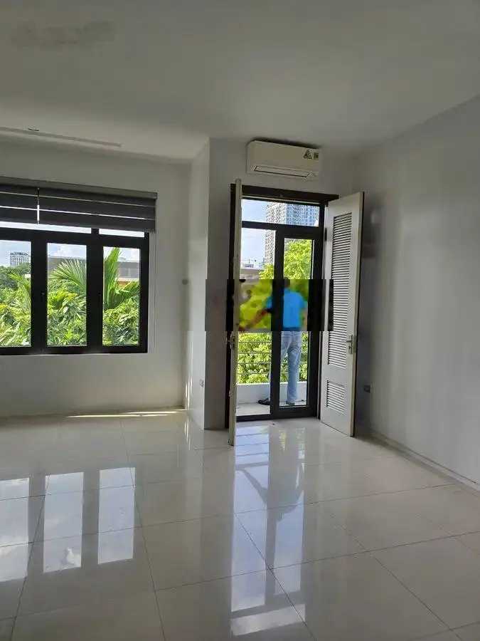 Bán nhà Phố Nguyễn Văn Huyên - Hồ Nghĩa Tân - Cầu Giấy 26.8tỷ 82m2 mặt tiền 5.6m Nở hậu !