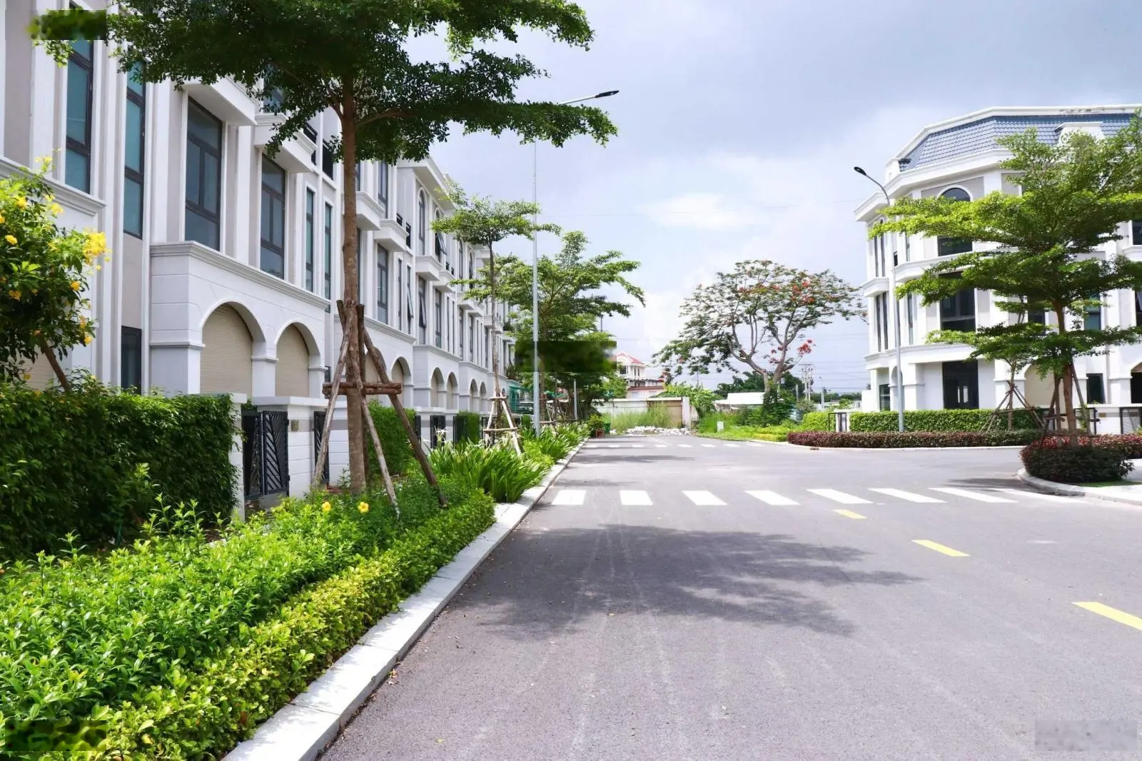 Khách ngộp bán lỗ căn nhà 1 trệt 2 lầu giá 2,7 tỷ. LH 0973 013 ***
