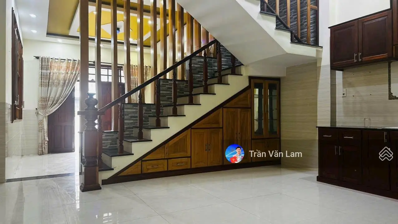 Nhà đẹp 2 tầng 2 mặt tiền Trần Khát Chân, Vĩnh Hòa, Nha Trang