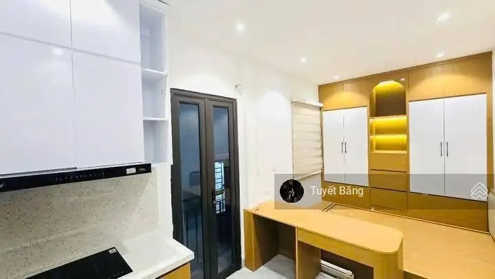Chủ cần ra gấp trong tuần Đ.Cửu Long,P.2,Q.Tân Bình.Giá chỉ nhỉn 3 tỷ.Liền kề sân bay Tân Sơn Nhất