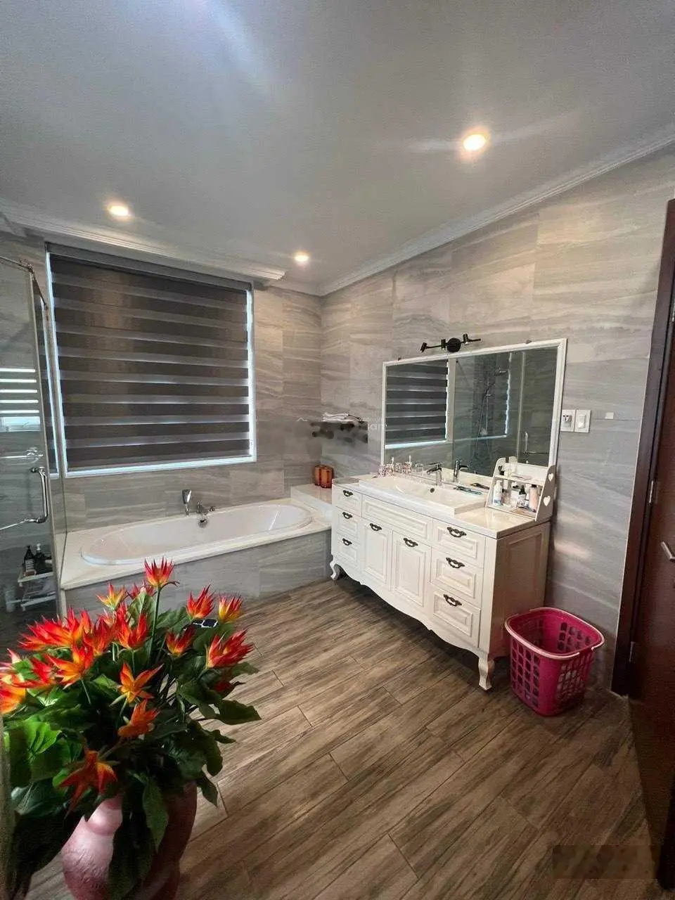 Bán biệt thự đẹp sang trọng - hoàn công đầy đủ - Khu Him Lam Q.2 - 12x21m hầm 3 tầng - 72 tỷ TL