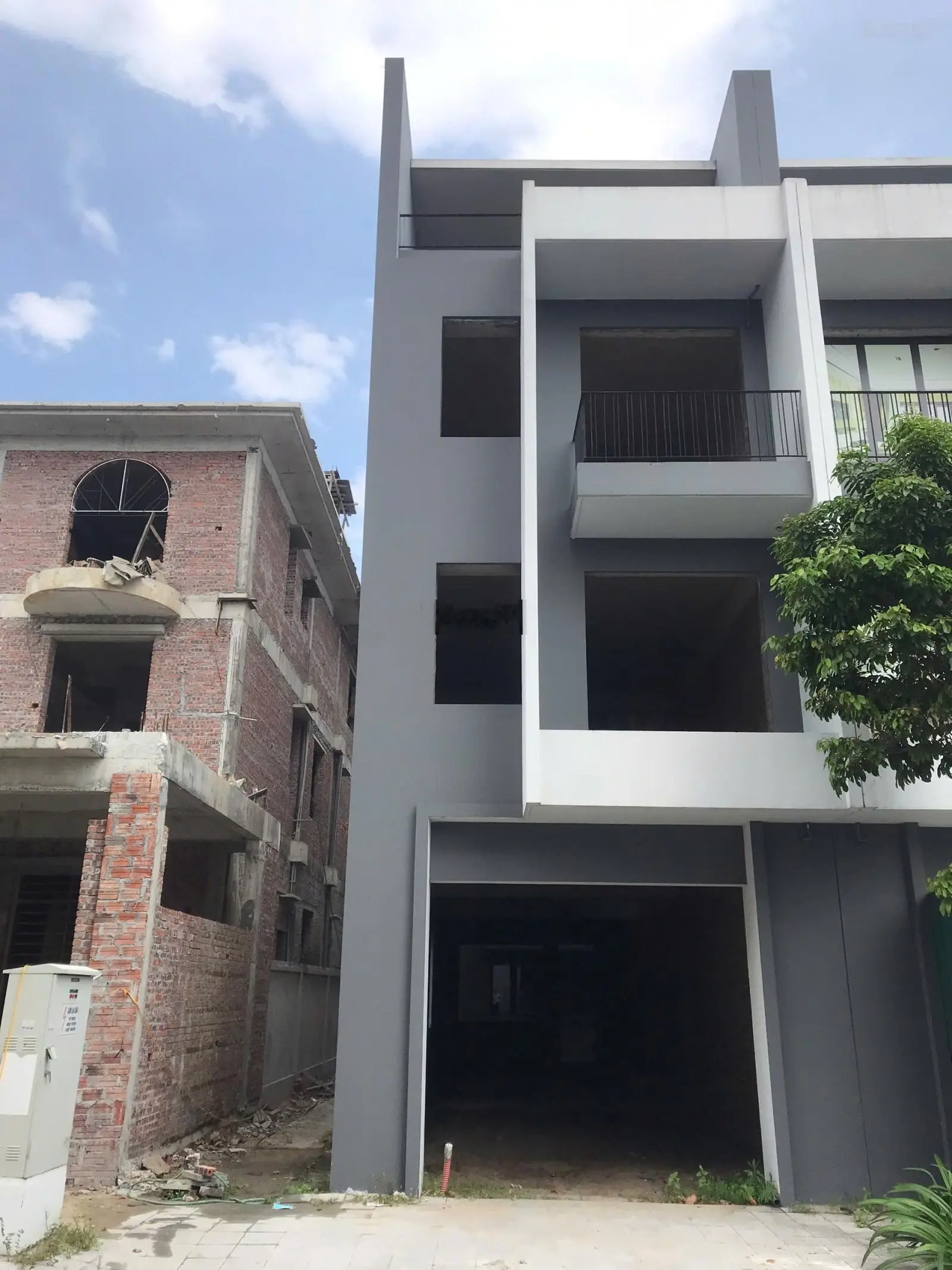 Duy nhất một căn hướng đông nam tại kđt lạc ngàn - view công viên