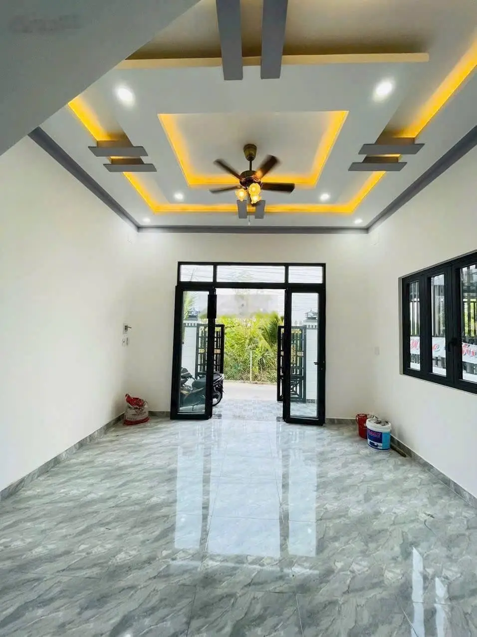 Nhà ngay trung tâm thị trấn Cần Giuộc, ngang 6m dài 15m, ô tô đậu trước sân