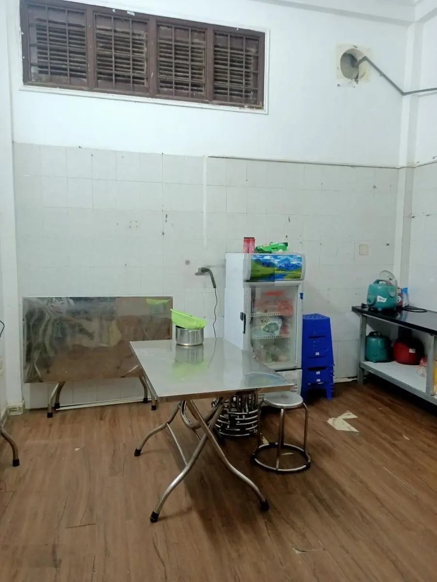 Bán nhà mặt phố Xã Đàn, Đống Đa. Kinh doanh, ôtô tránh, 2 thoáng. 58m, 5 ngủ. Cực hiếm ! Giá tốt