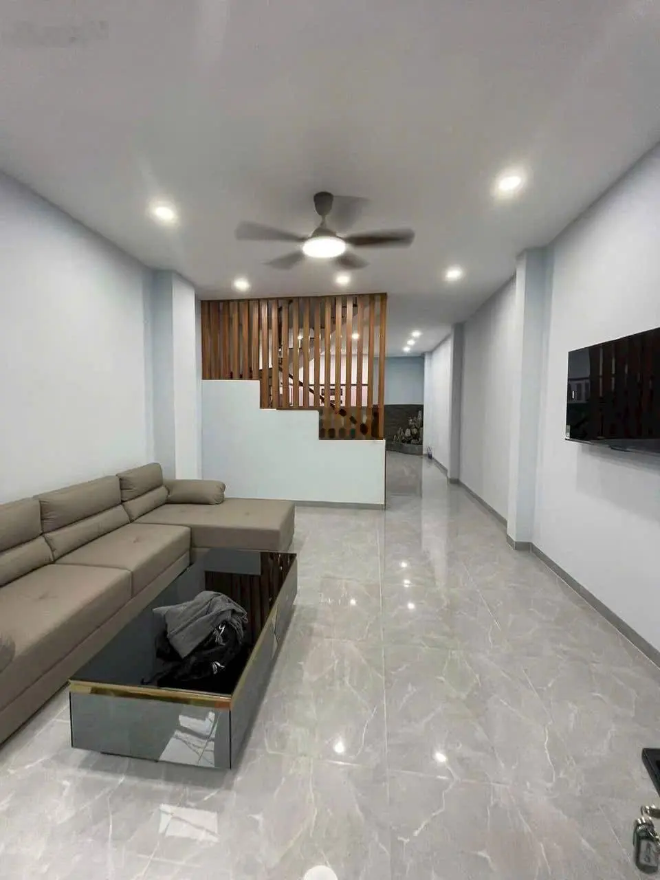 Kiếm đâu ra! Nhà trung tâm Lê Thị Bạch Cát, P11, Quận 11, Giá bán 4,2 tỷ/ 64m2 . 1 trệt 2 lầu. SHR