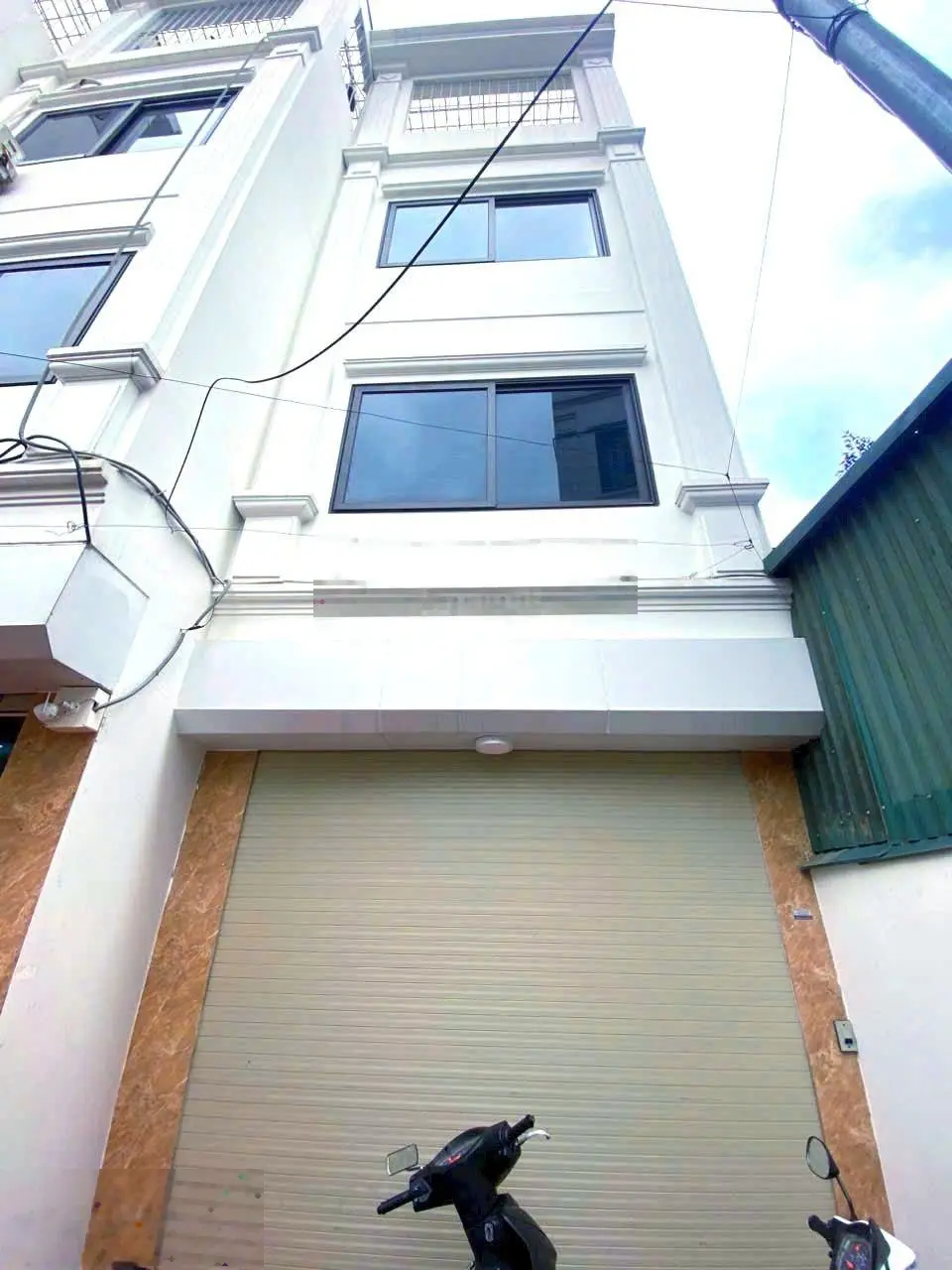 Nhà đẹp lô góc 43m2 x 3T, 2.9 tỷ, oto đậu cửa, gần chợ Tình Lam - Đại Thành