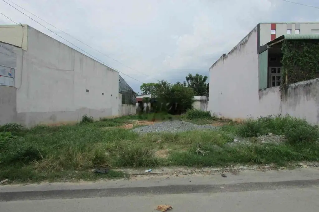 Bán lô đất rất hợp mua ở hoặc đầu tư. Đ. D2A, P. Dĩ An. 130m2/ 990TR.