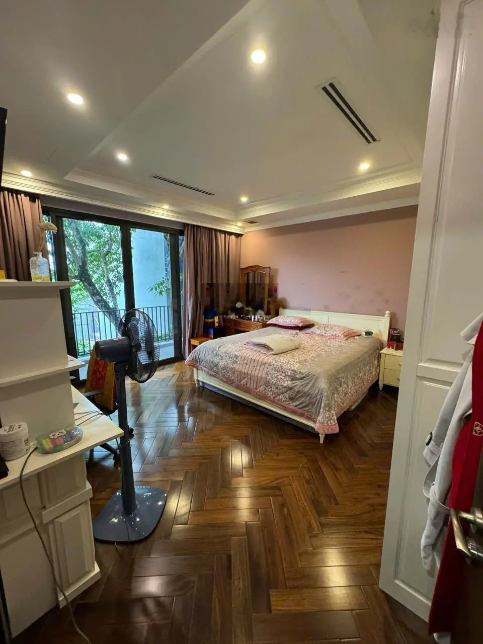 Bán biệt thự đơn lập Vườn Tùng diện tích 400m2 hoàn hiện full nội thất, 5pn, 5vs