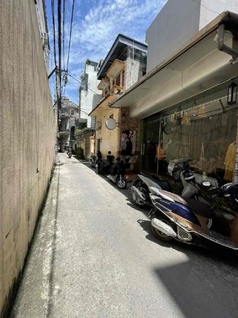Bán nhà trong ngõ Phố Nguyễn Chính - Tân Mai. Ngõ thông rộng hơn 3M