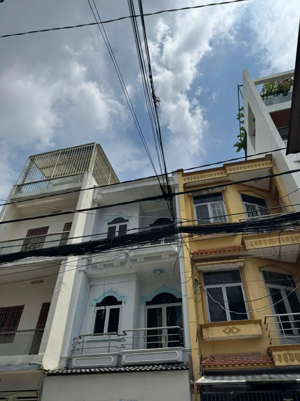 Nhà phố cần sang HXH quay đầu P. 15 - Tân Bình - 60m2 3 tầng chỉ 6.X tỷ