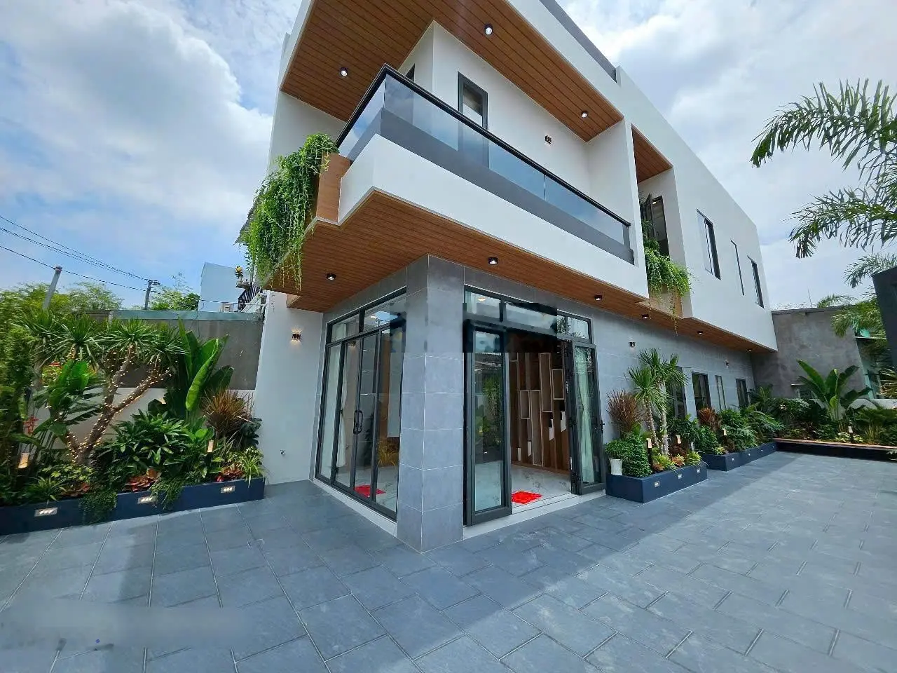 Bán nhà biệt thự mini 2 mặt tiền đường 141m2 cách Aeon mall 10p đi xe