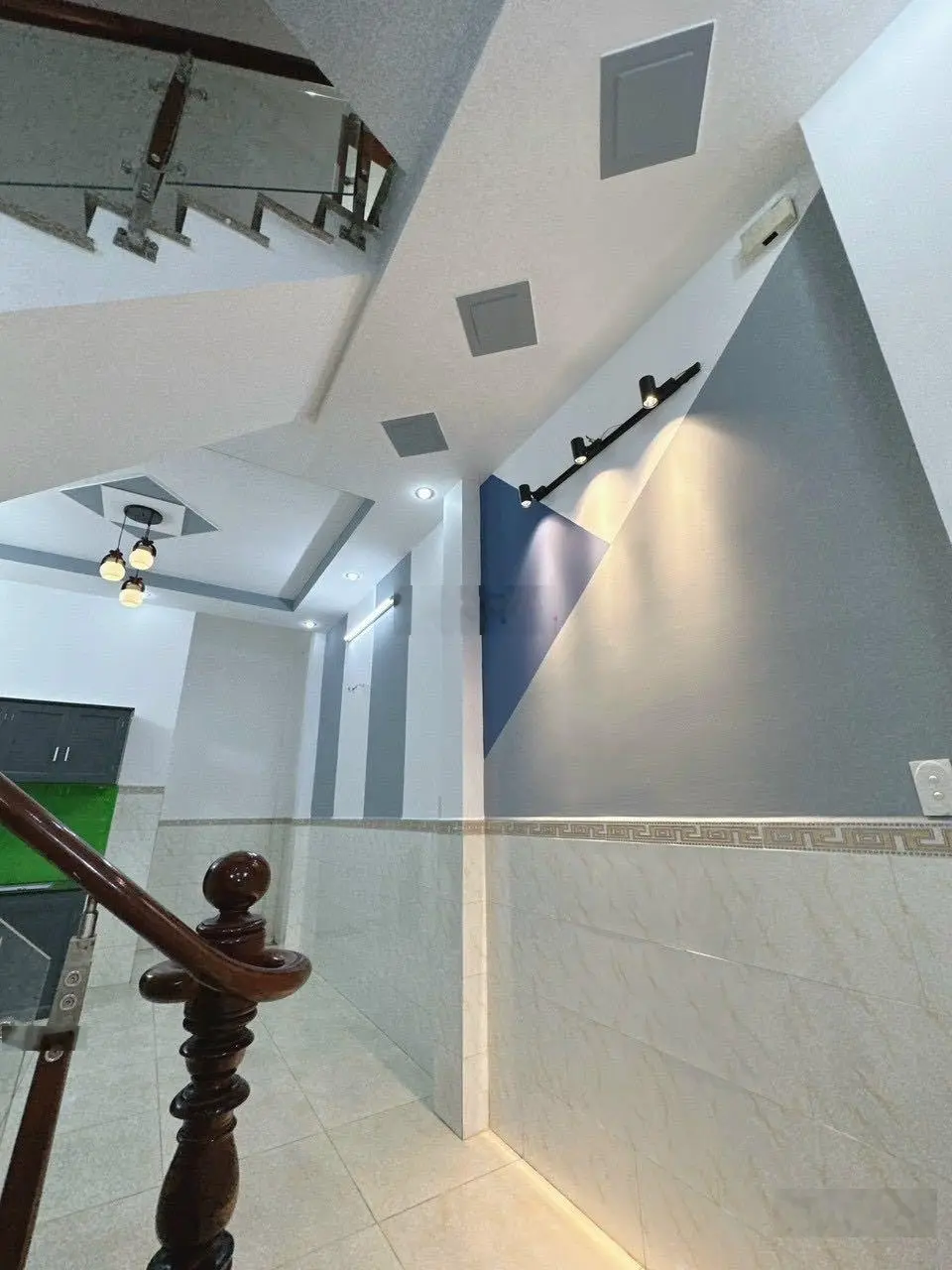 Bán nhà, Đ. Cách Mạng Tháng Tám, Phường 13, Quận 10, 3Tỷ3, DT 70m2, sổ sẵn, LH 0896 465 ***