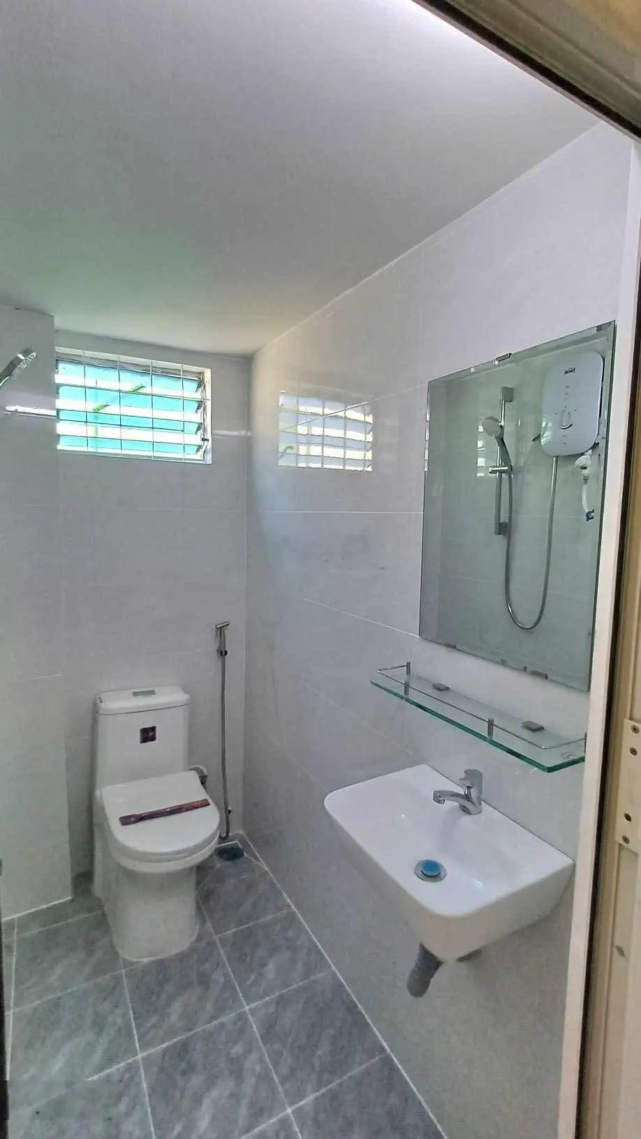 Bán nhà đẹp hẻm xe tải thông, 35m2 2 tầng BTCT, thuận lợi mở văn phòng, kinh doanh.