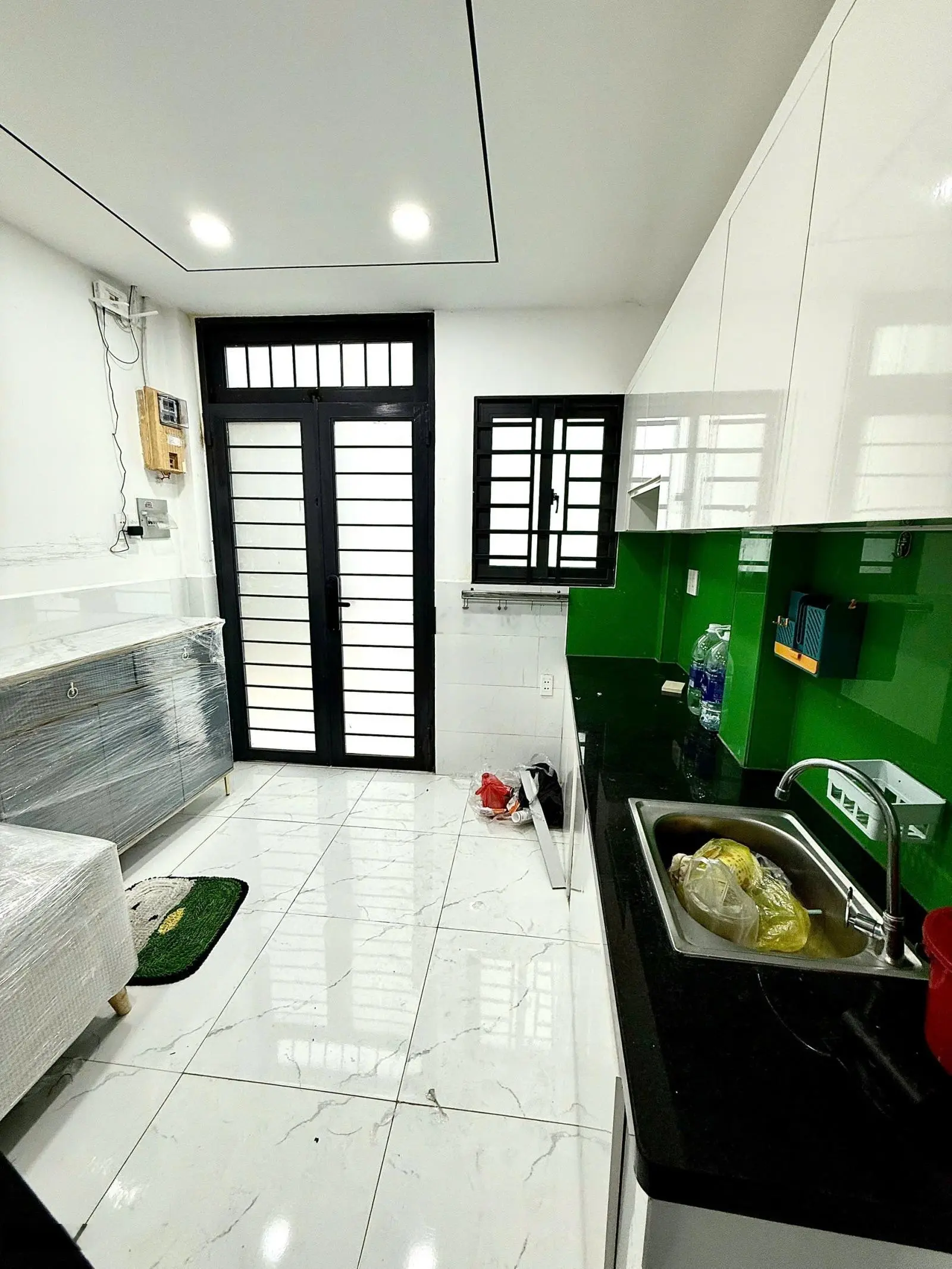 Bán nhà mới, hẻm xe hơi, Phan Văn Trị, Bình Thạnh - 2 lầu, 2 phòng ngủ, giá siêu hấp dẫn!