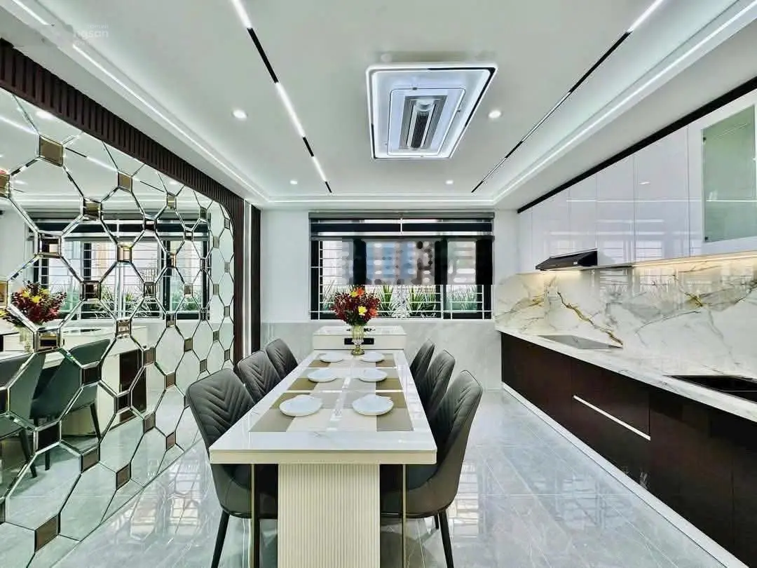 Bán nhà riêng 56m2 hẻm xe hơi tại Gò Vấp gần công viên Làng Hoa, 4PN-4WC. Gía 2ty490, sổ hồng riêng