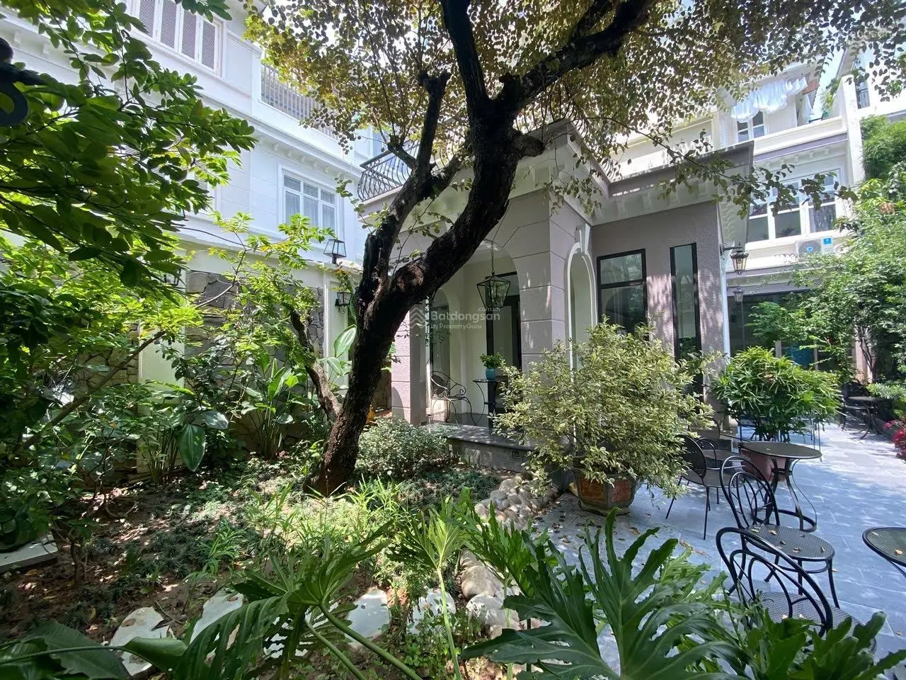Bán biệt thự khu đô Thị Nam Thăng Long, Tây Hồ: Diện tích 296m, mặt tiền 33m, 3 tầng. Cực Hiếm
