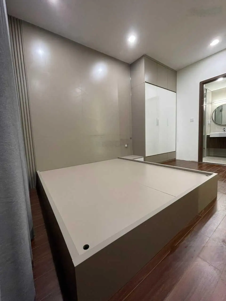Bán căn 2N2WC 62m2 fullđồ đẹp giá 3850 bao phí, nhà mới chưa ở, ban công đông nam Masterise Vhocp 1