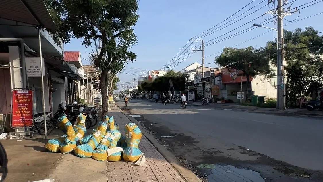 Nhà mặt tiền QL50 cách Chọ Cần Đước 200m