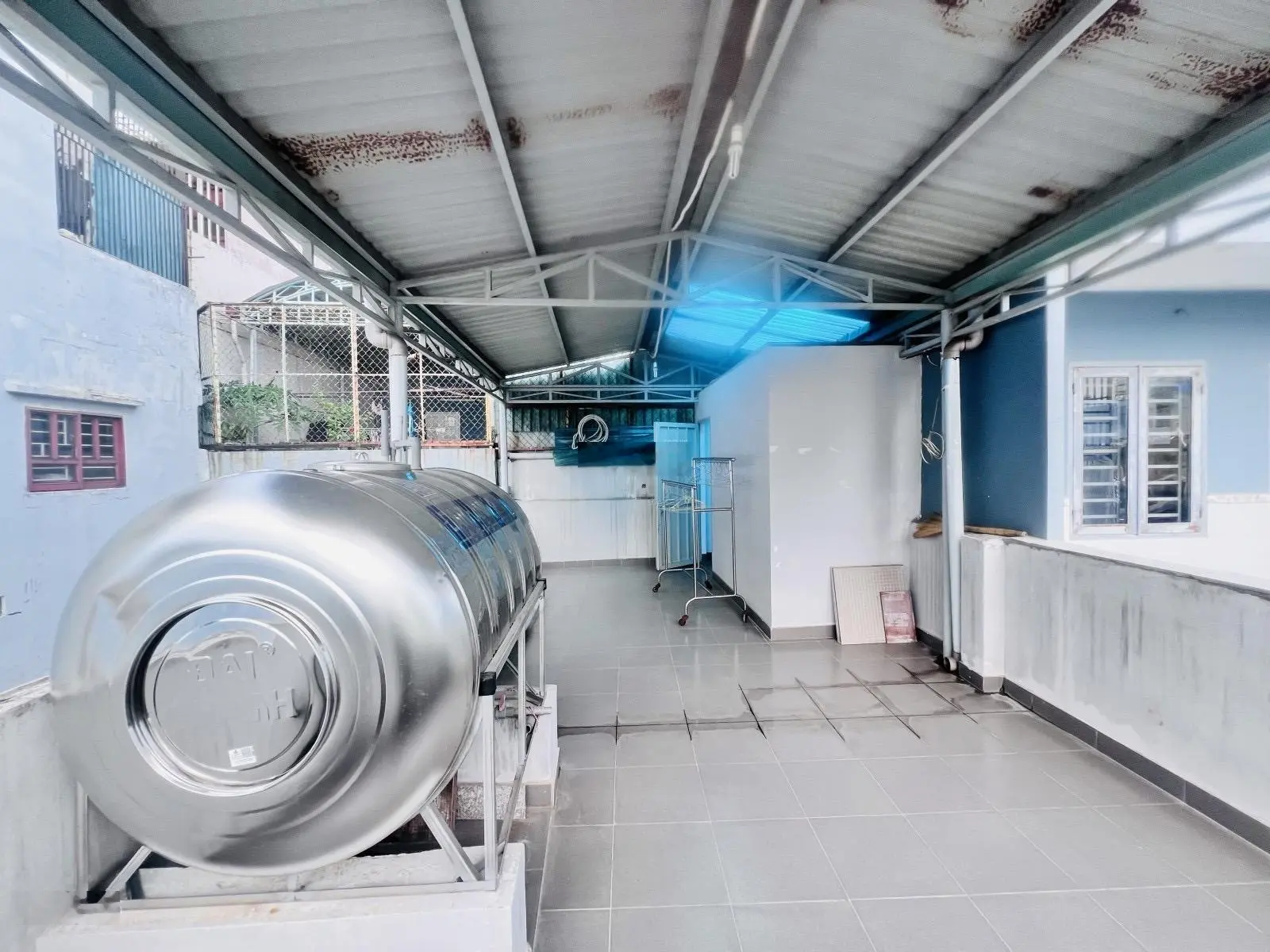 Nhà đẹp 4 tầng ngay Hồng Lạc, 37m2 nở hậu 4.2m, hẻm rộng thông tứ tung, Chỉ 5tỷ6 siêu hiếm