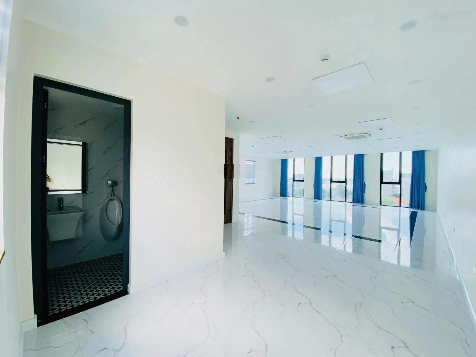 Toà Mặt Phố Tây Hồ 10 Tầng Thông Sàn 101m2 Mặt Tiền Vip Vỉa Hè Rộng, Làm Văn Phòng Spa , Giá: 58 Tỷ