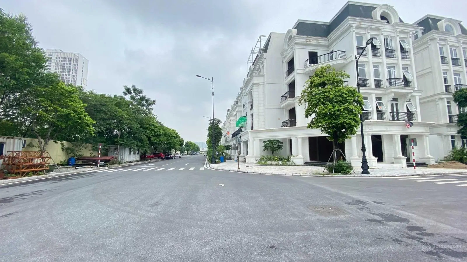 Cần bán nhanh căn Góc Shophouse đường 21,5m Louis City Đại Mỗ liên hệ: 0988 000 ***