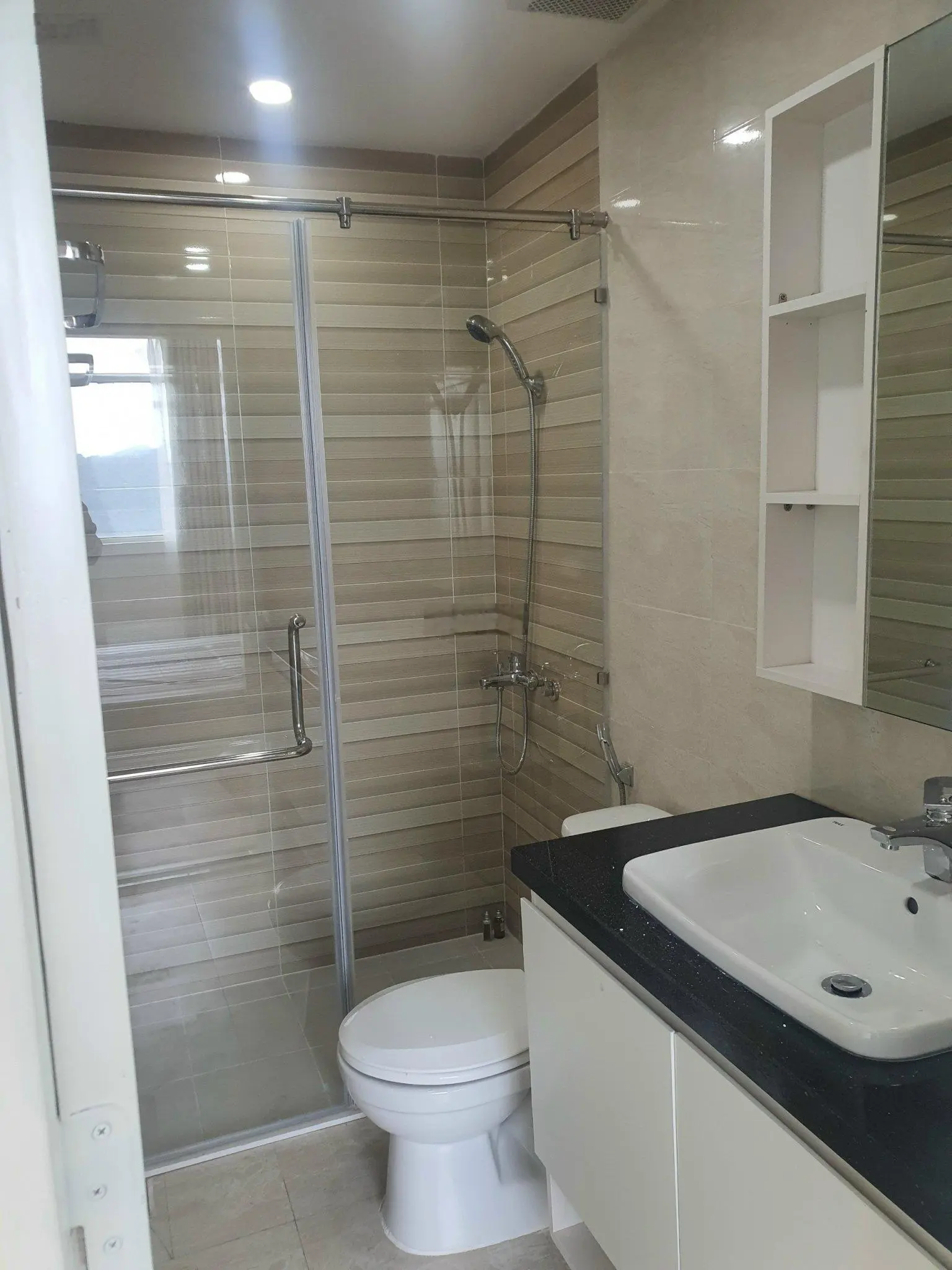 Bán căn hộ giếng trời 2 phòng ngủ ở Mường Thanh Khánh Hòa